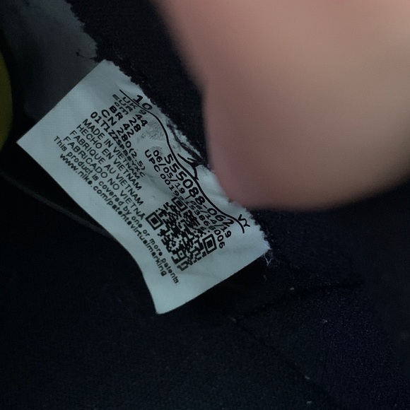 Jordan 1 High Bloodline - Picture 9 of 12